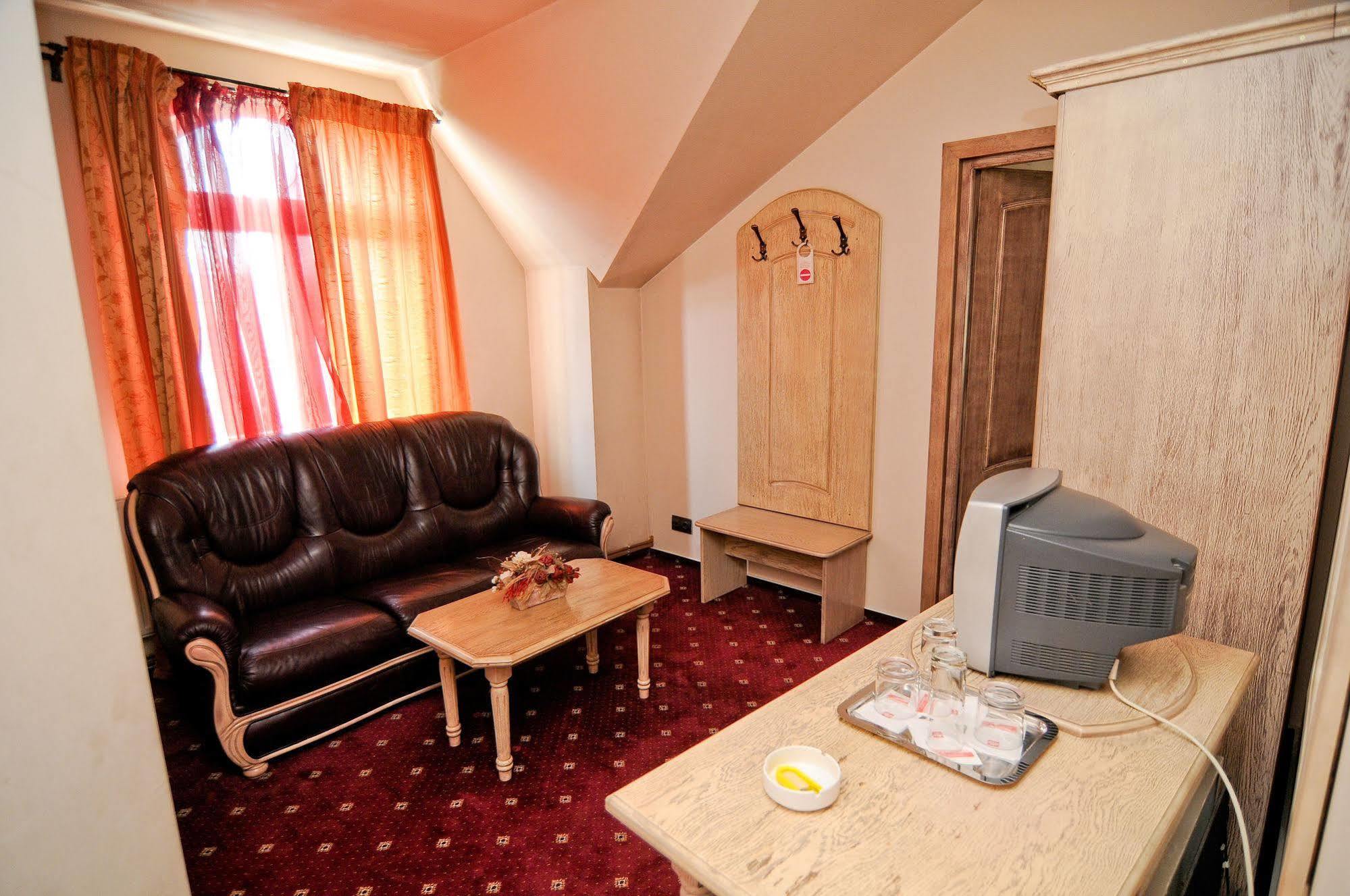 Pension La Cupola Târgu-Mureş エクステリア 写真